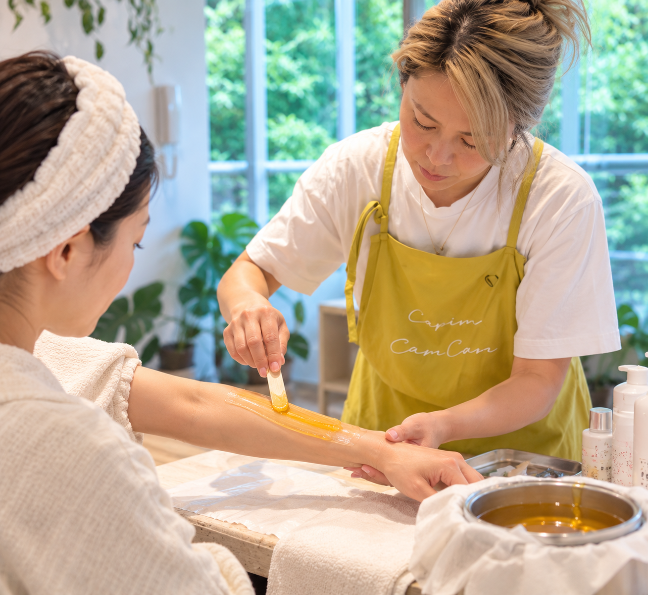 マツヤニの使用感を体験（施術イメージ）